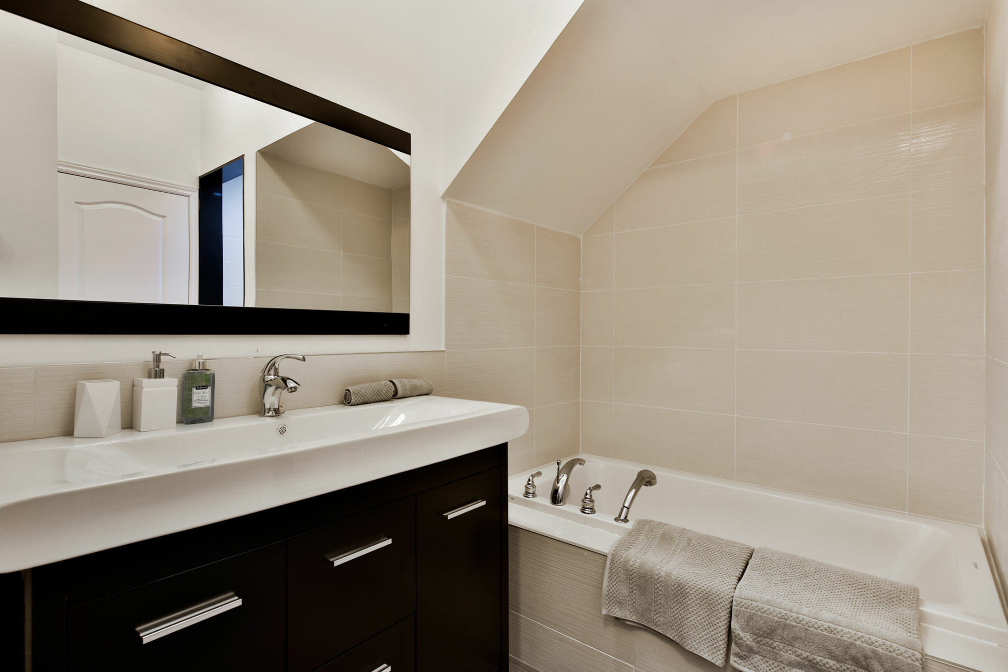 Le St-Lau Loft Apartment Монреал Екстериор снимка